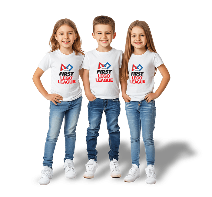 Troje dzieci w koszulkach FIRST LEGO League